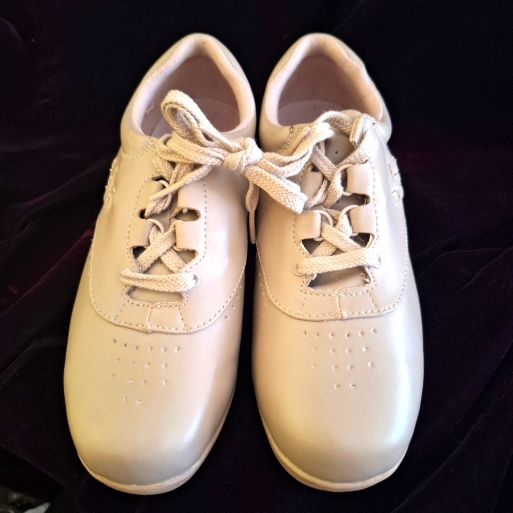 NWOT Angel Steps Ladies' Shoes